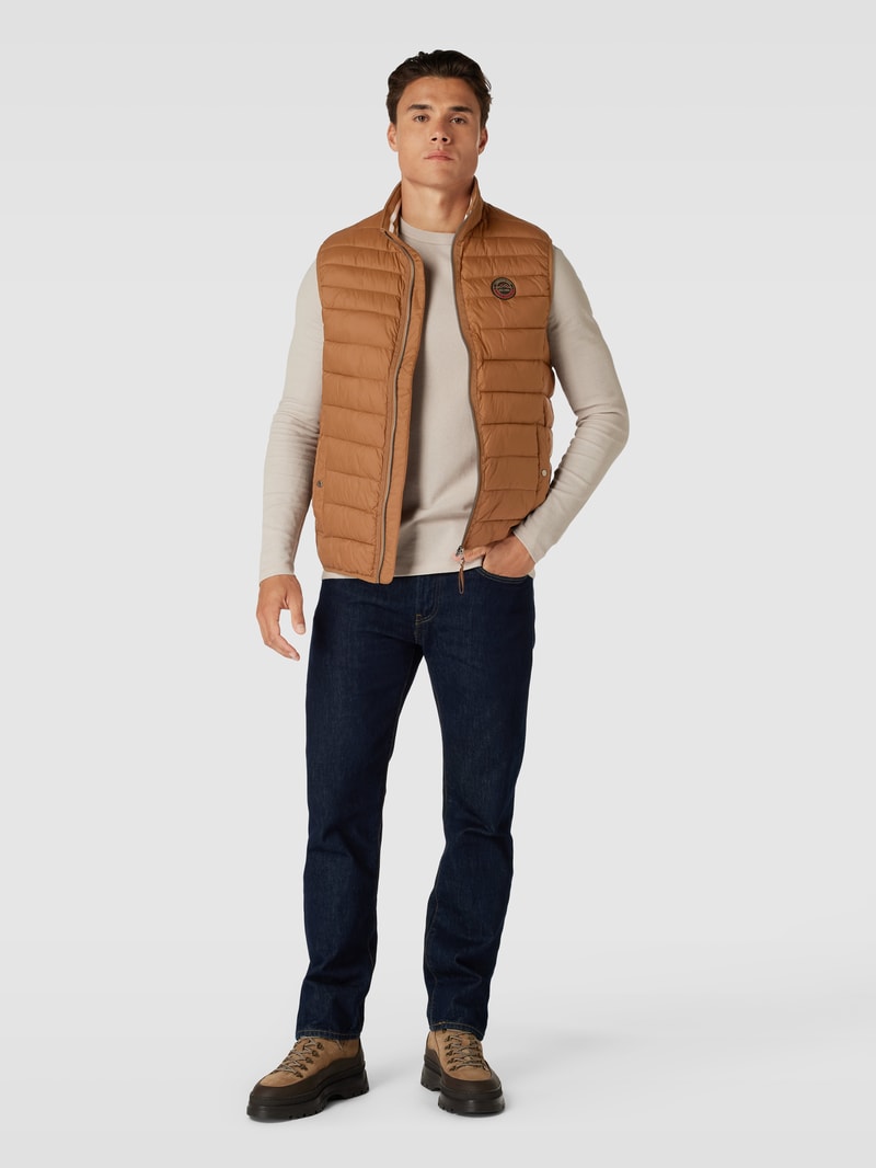 Steppweste mit Label-Patch in haselnuss braun