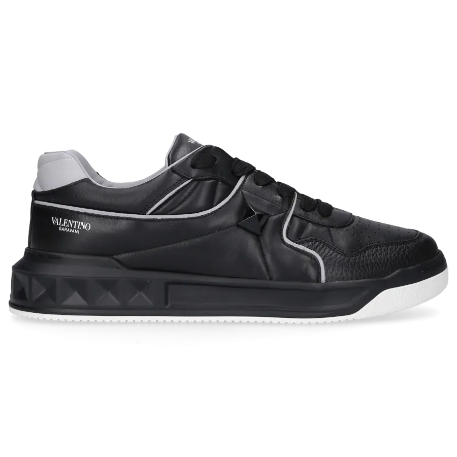 Valentino Garavani - Sneaker low ONE STUD Kalbsleder - schwarz