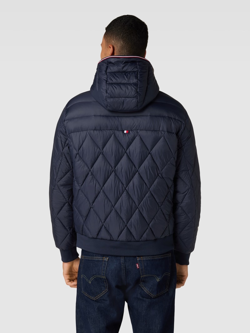 Steppjacke mit Stehkragen in marineblau