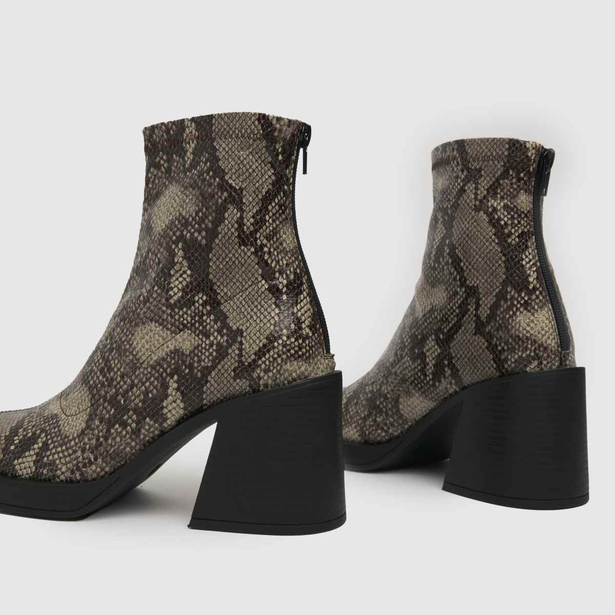 Schuh Brielle – Beige och bruna platåstövlar med stretch