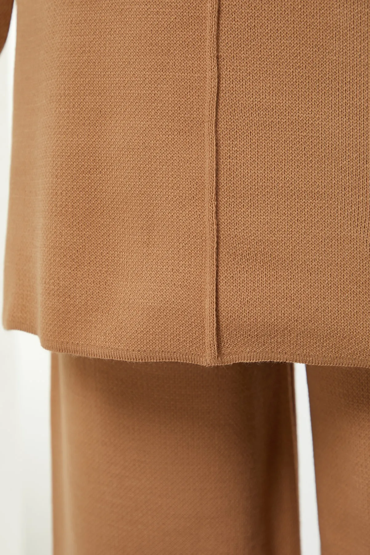 Trendyol Modest  Kamelfarbenes Strickpullover-Hosen-Oberteil-Set TCTAW24US00019