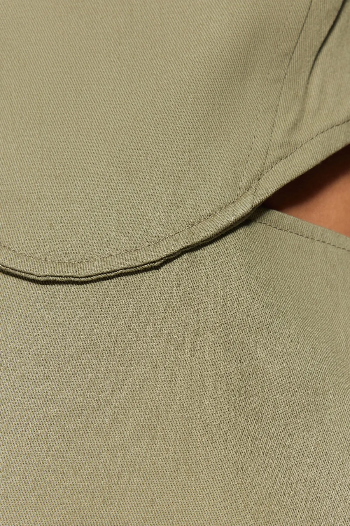 Trendyol Collection  Khakifarbenes A-Linien-Minikleid aus Baumwollgewebe mit Fenster-/Ausschnittdetail TWOSS23EL00596