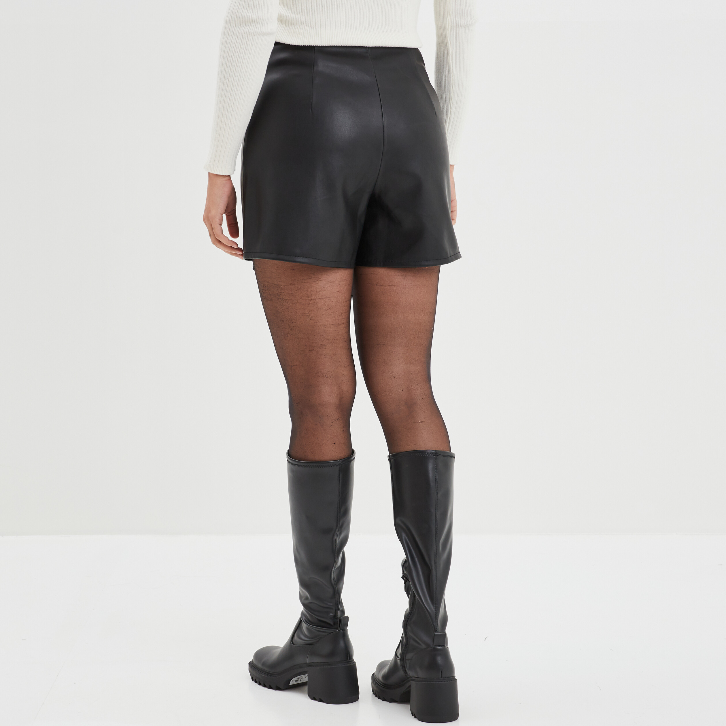 Jupe-short simili cuir droit à boutons noir femme | La Halle