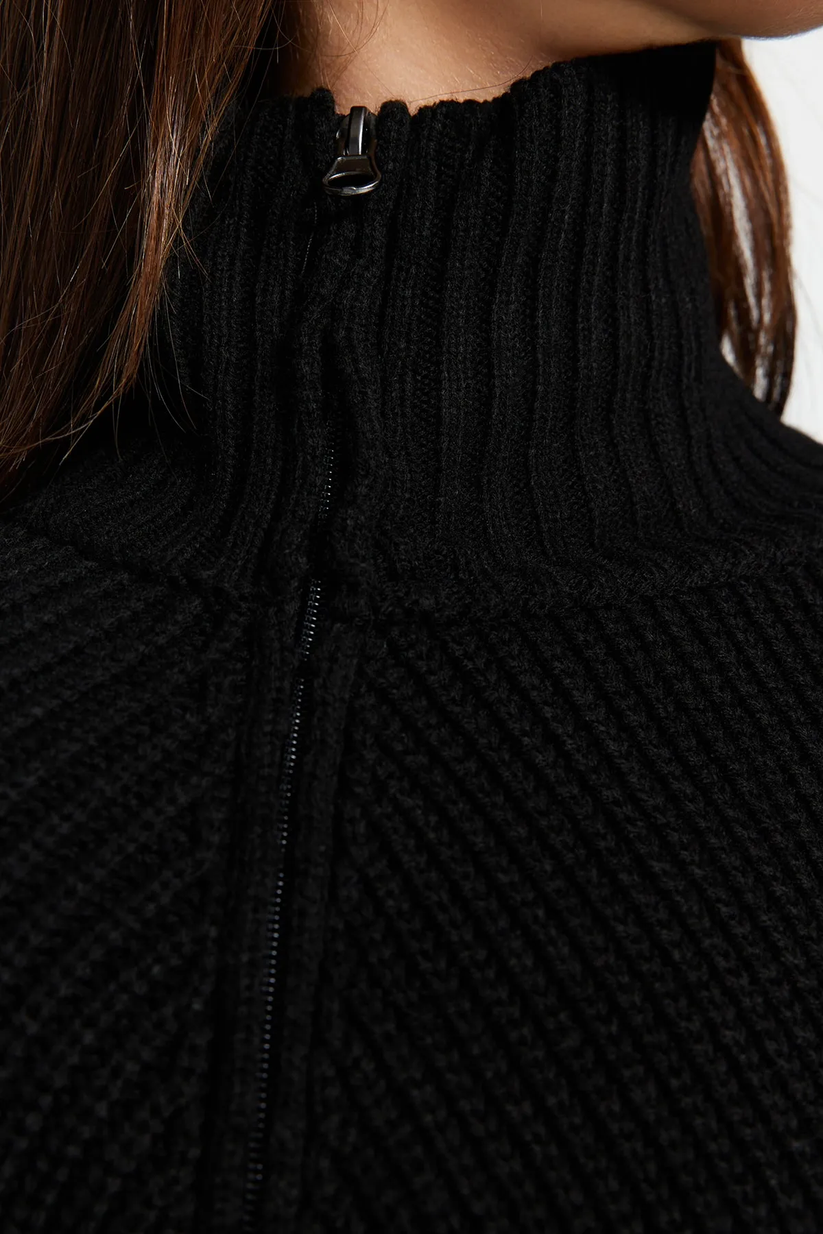 Trendyol Collection  Schwarzer Strickpullover mit Reißverschluss TWOAW24KZ00145