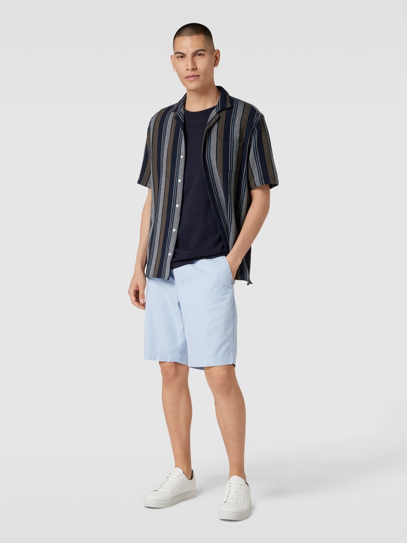 Chino-Shorts mit französischen Eingrifftaschen Modell 'Slice' in hellblau