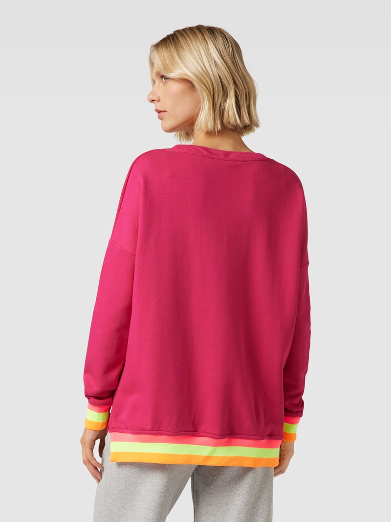 Sweatshirt mit Statement-Print Modell 'L(I)EBE!' in fuchsia
