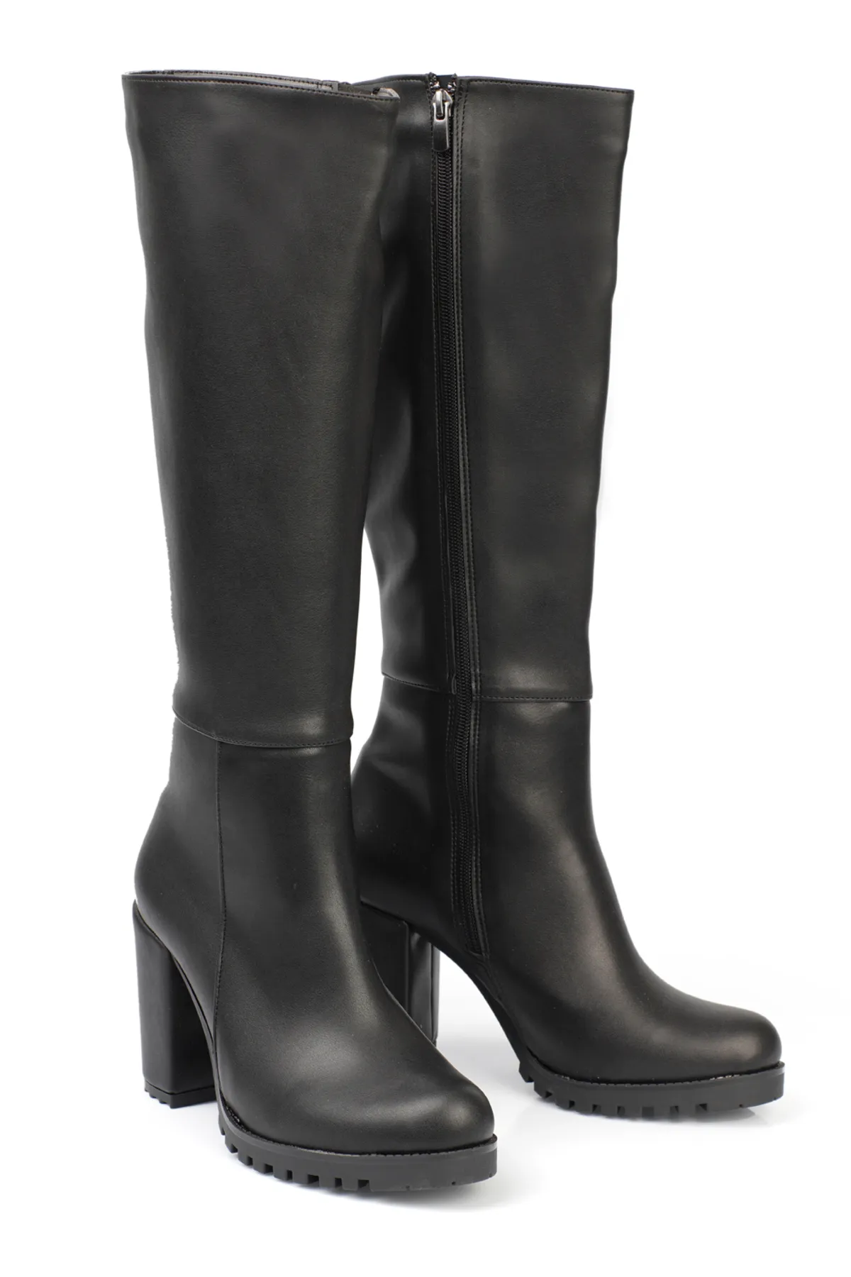 Capone Outfitters  Damenstiefel mit runder Zehenpartie und Trac-Sohle und mittlerem Absatz
