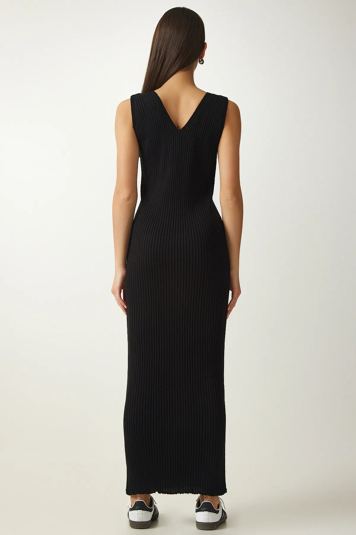 Happiness İstanbul  Schwarzer gestreifter Pulloverkleid-Strickanzug für Damen KG00008