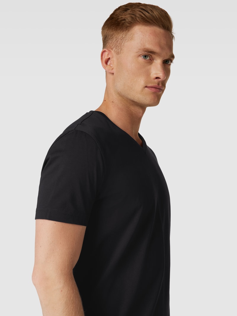 T-Shirt mit V-Ausschnitt in schwarz
