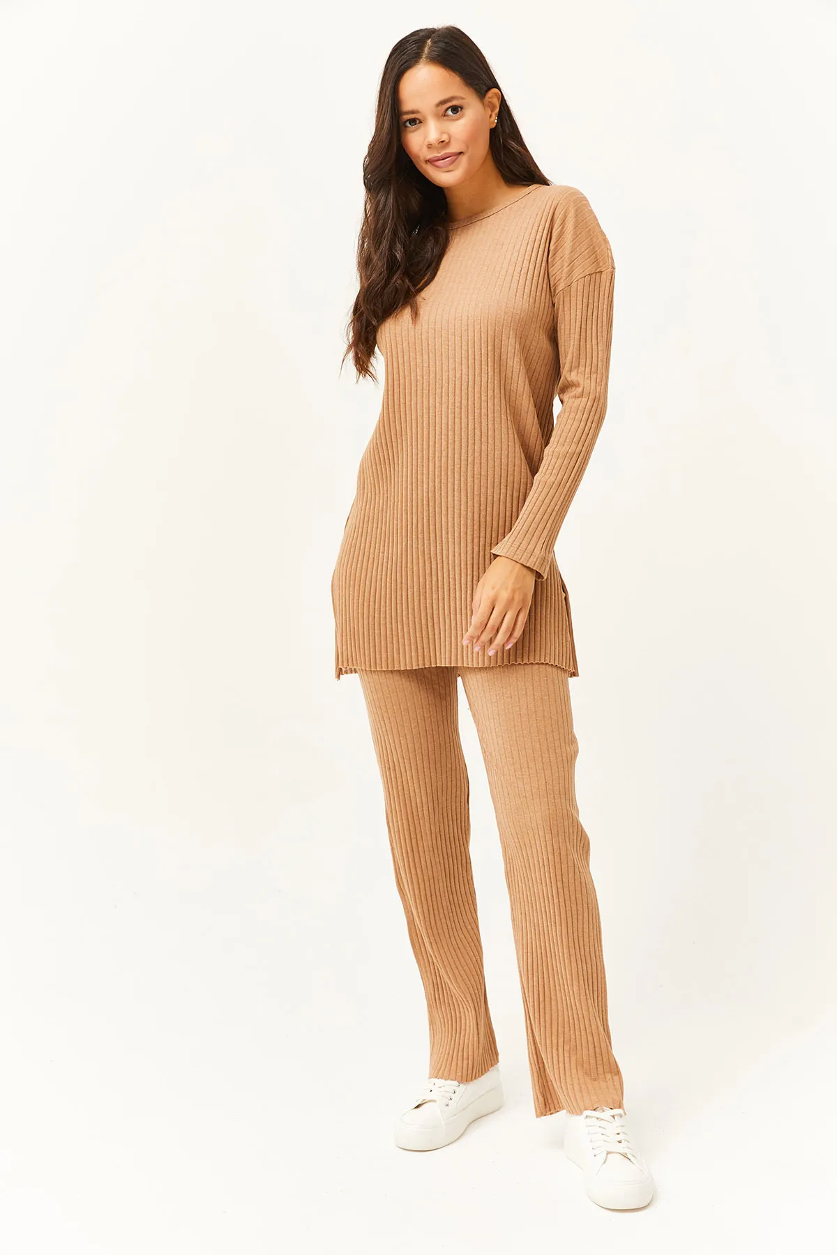 Olalook  Damen Kamelfarbenes Oberteil mit Schlitz, Bluse, Unterteil, Palazzo, Kordelzug, Anzug TKM-19000180
