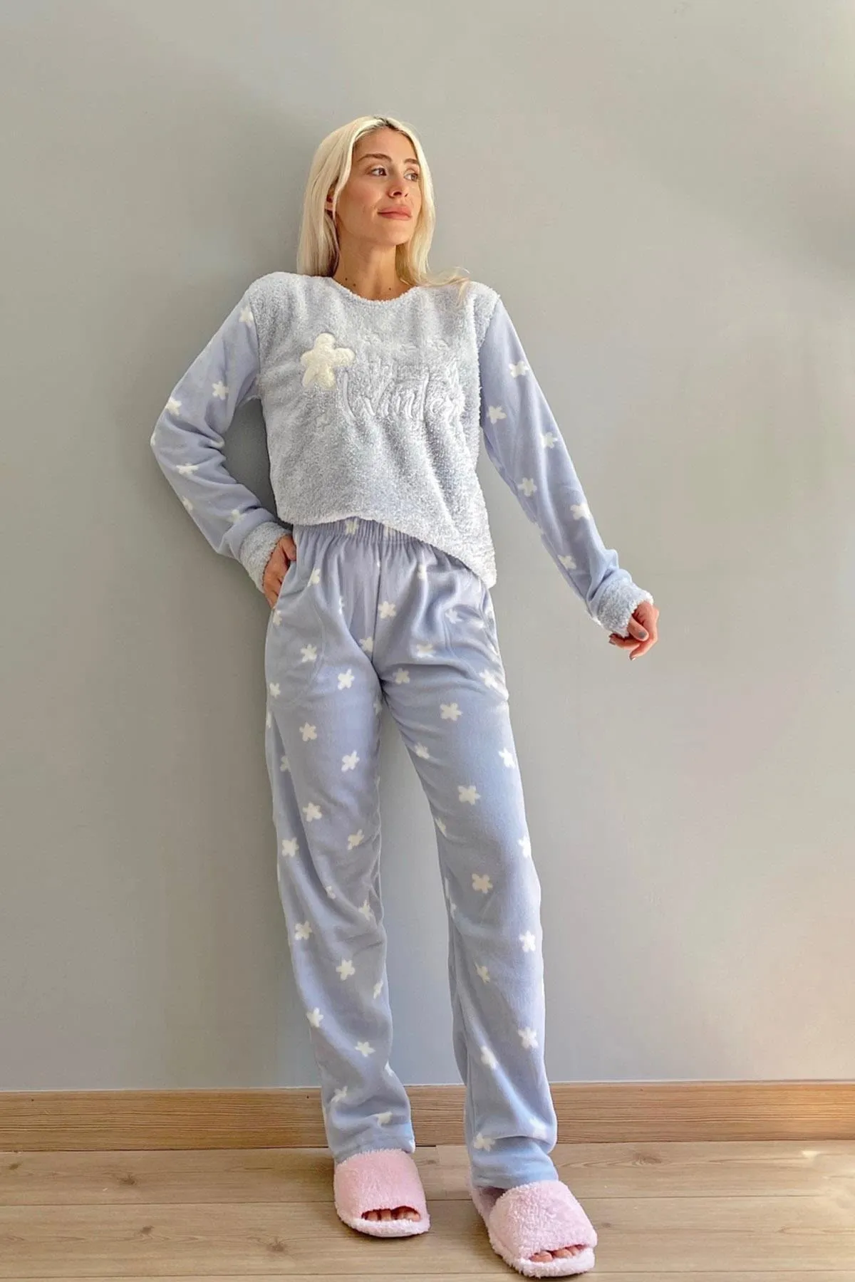 Pijamaevi  Blaues Hello Winter-Pyjama-Set aus gemustertem Plüsch für Damen