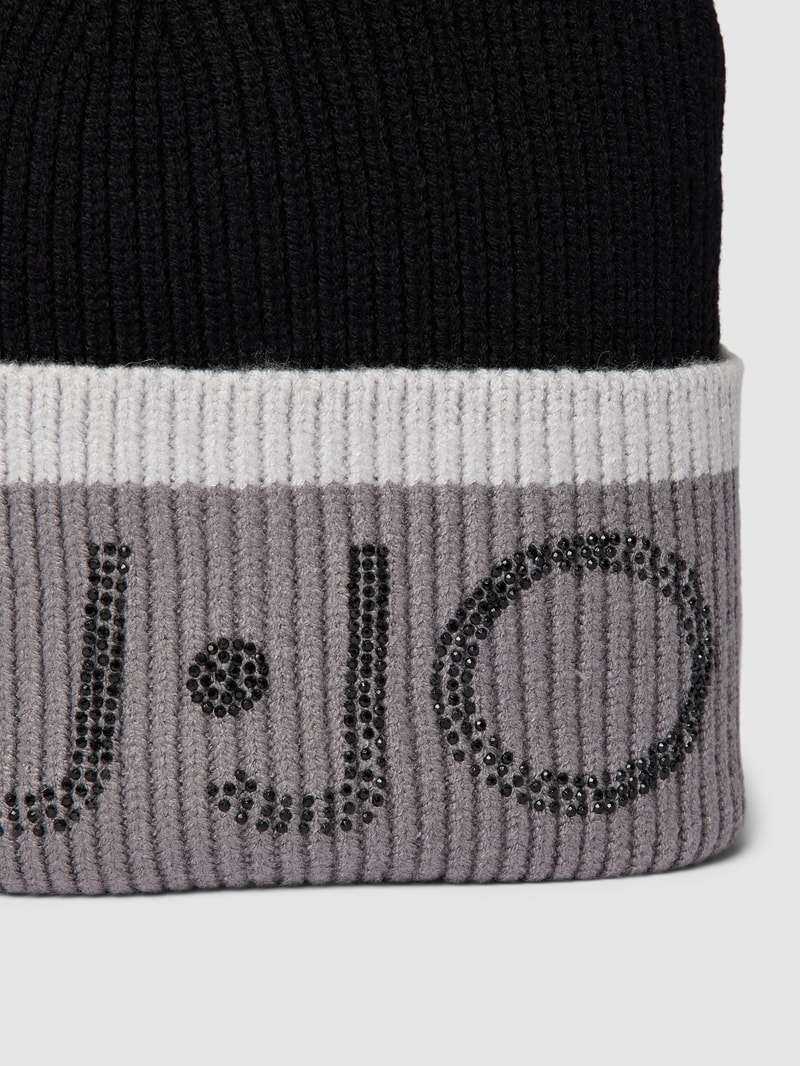 Beanie im Colour-Blocking-Design mit Strasssteinbesatz in schwarz