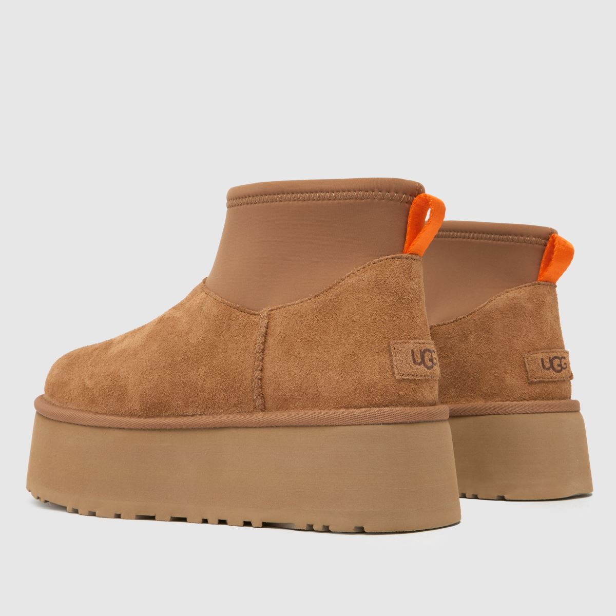 UGG – Klassiska mini-stövlar i kastanjebrun färg