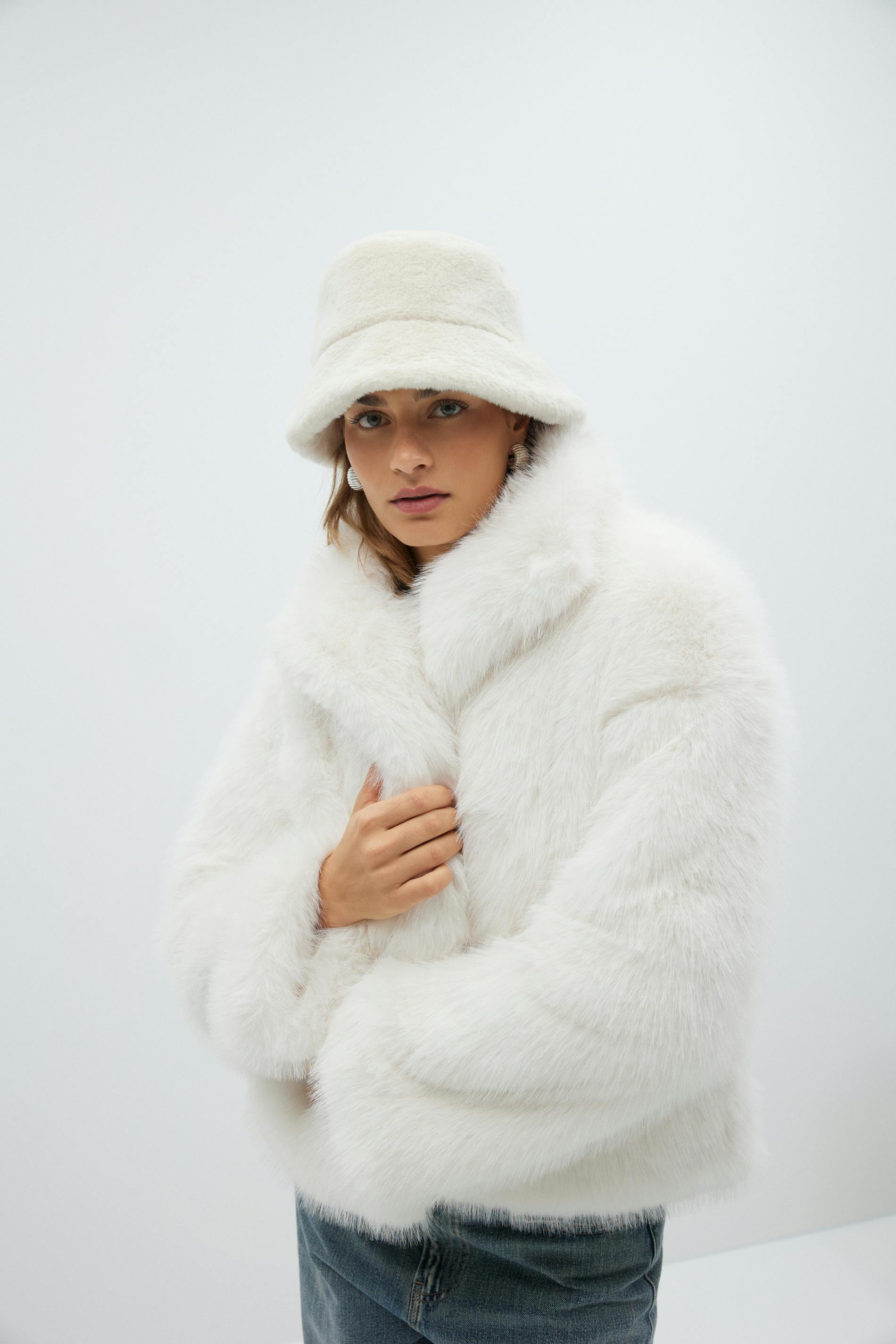 Faux fur bucket hat