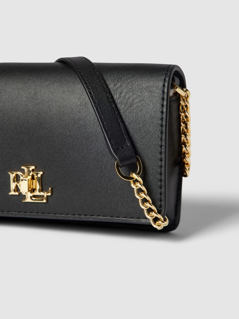 Clutch mit Label-Applikation in schwarz