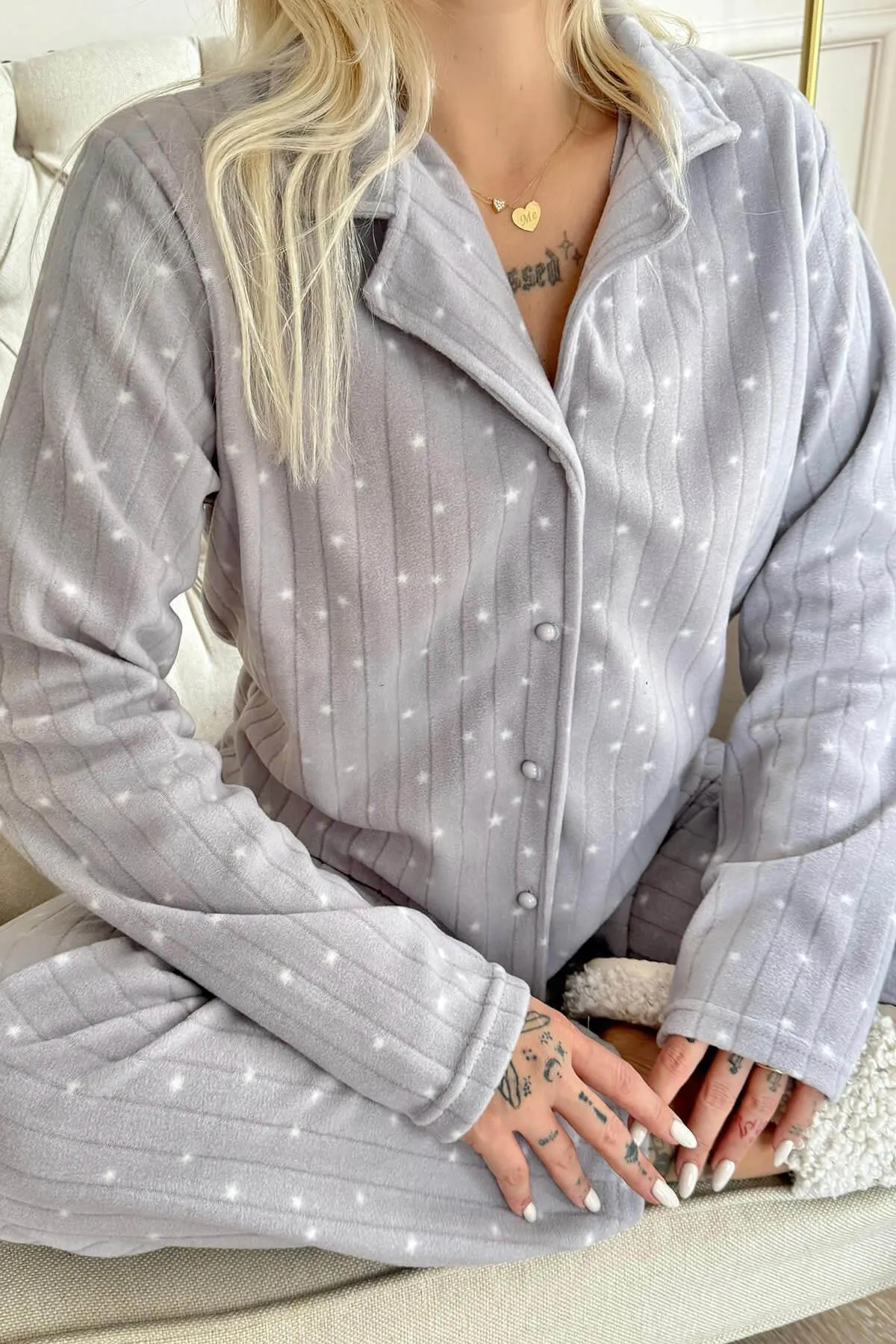 Pijamaevi  Graues Lune-Pyjama-Set aus Plüsch mit gemusterter Vorderseite und Knöpfen