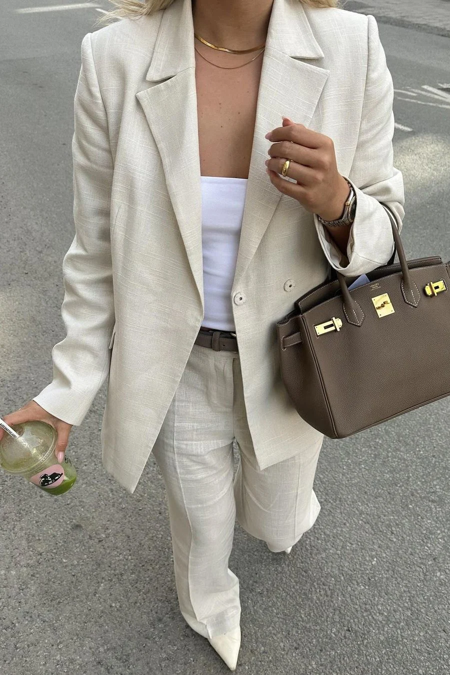 Hose mit Riemendetail an der Taille