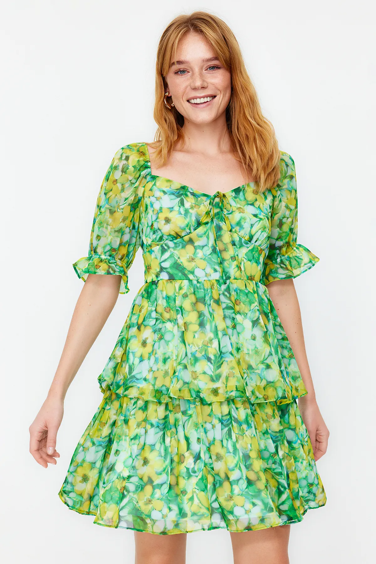 Trendyol Collection  Grünes, gewebtes Minikleid mit Blumenrock, Volant und Chiffonfutter TWOSS22EL2772