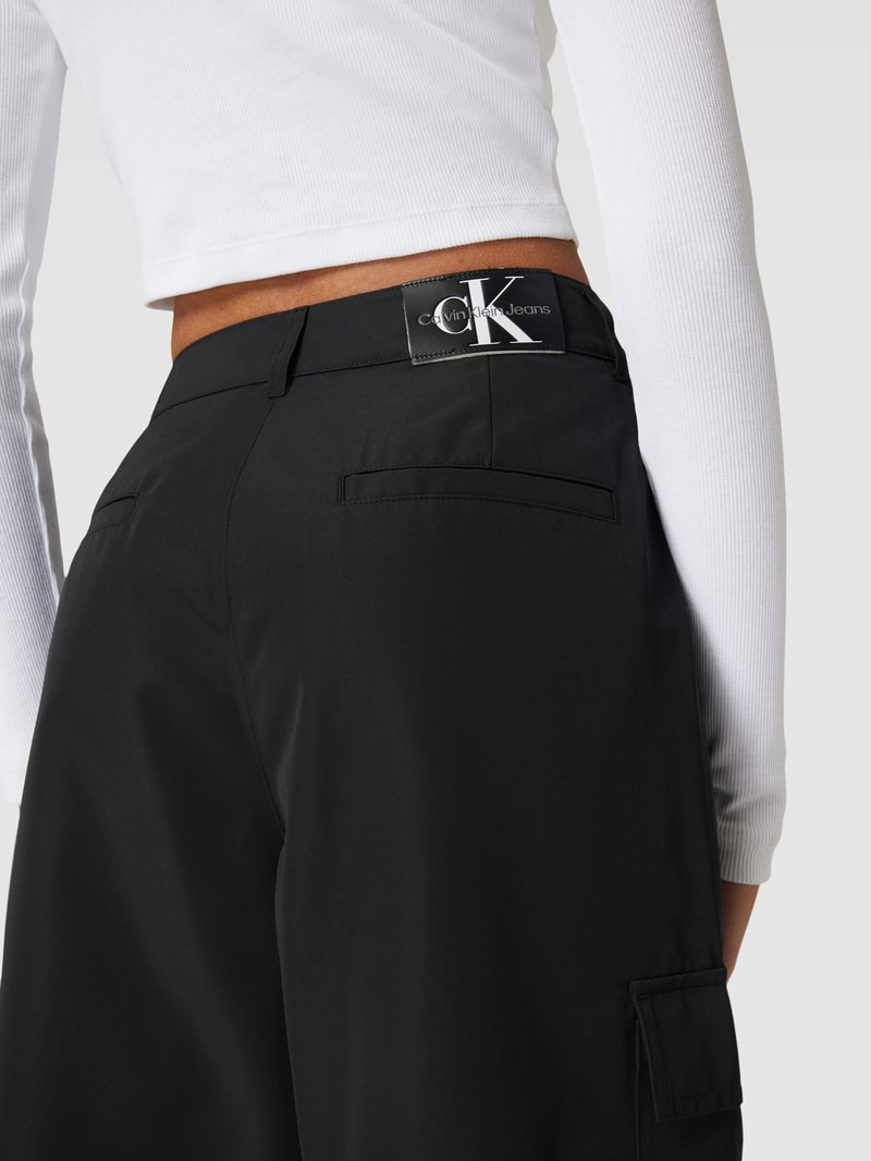 Cargohose mit Pattentaschen in black