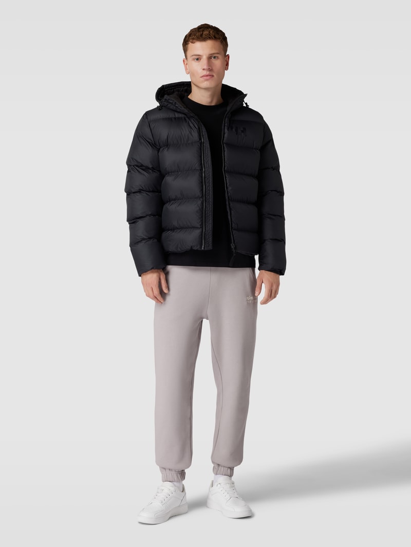 Steppjacke mit Label-Detail in schwarz