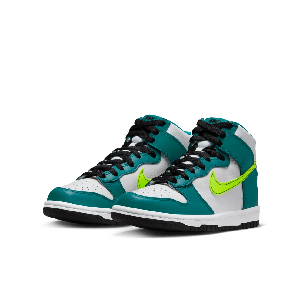 Nike Dunk High DB2179-109 / weiss