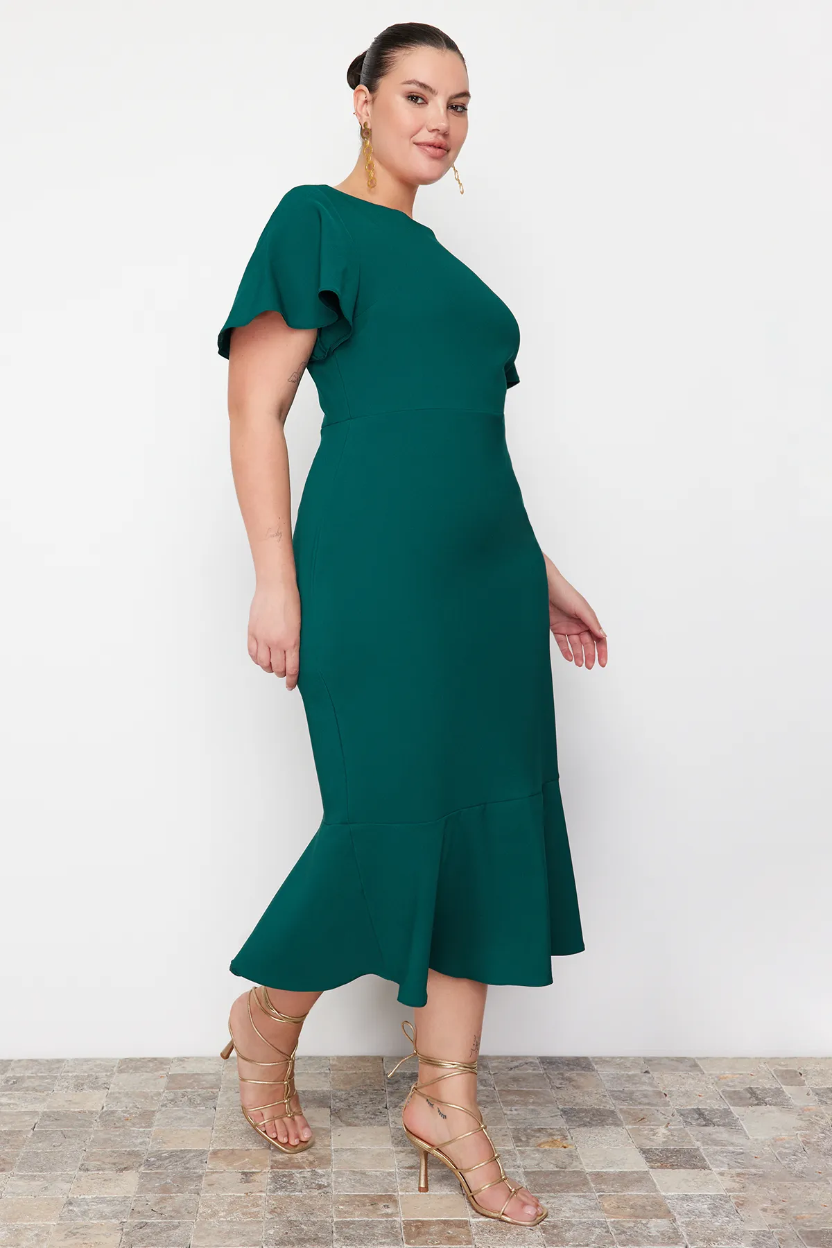 Trendyol Curve  Dunkelgrünes Finike-Webkleid in Übergröße