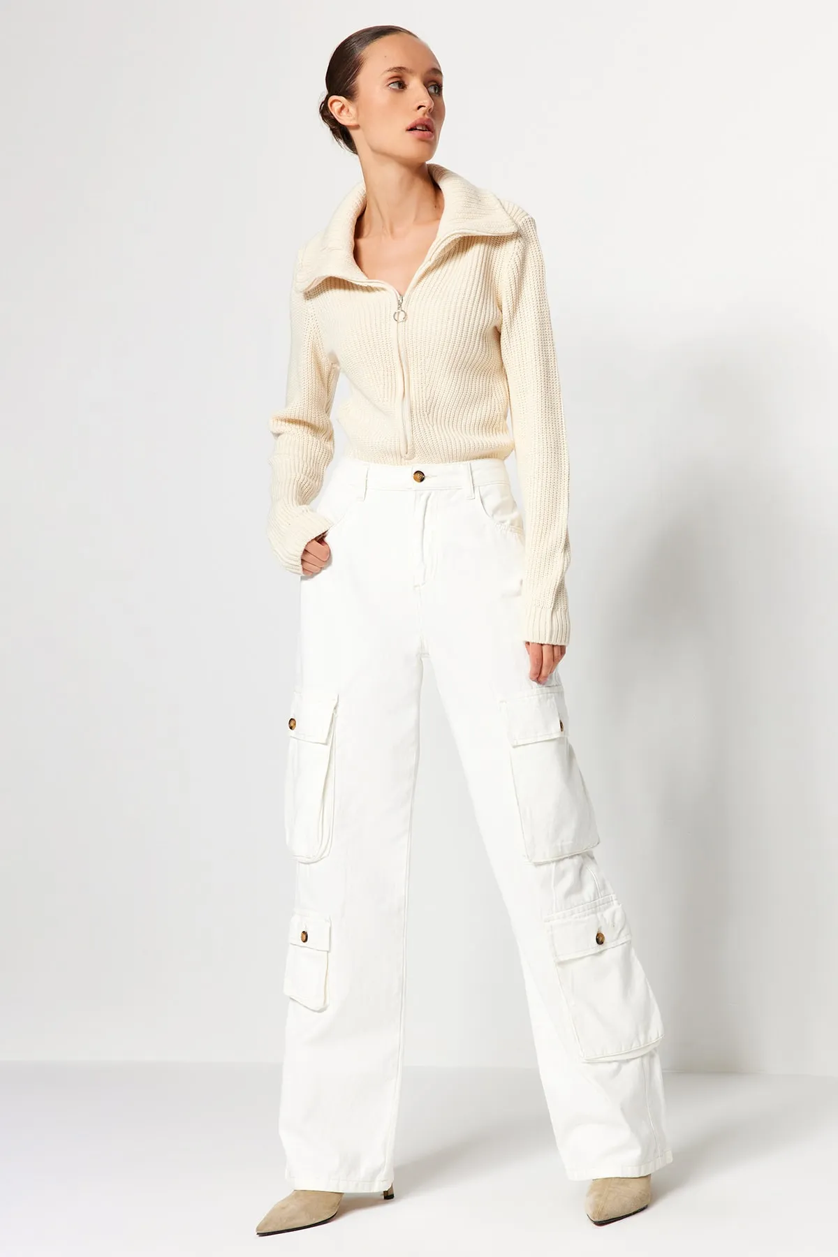 Trendyol Collection  Steinfarbener Strickbody mit Reißverschluss und Druckknöpfen TWOAW24BD00025