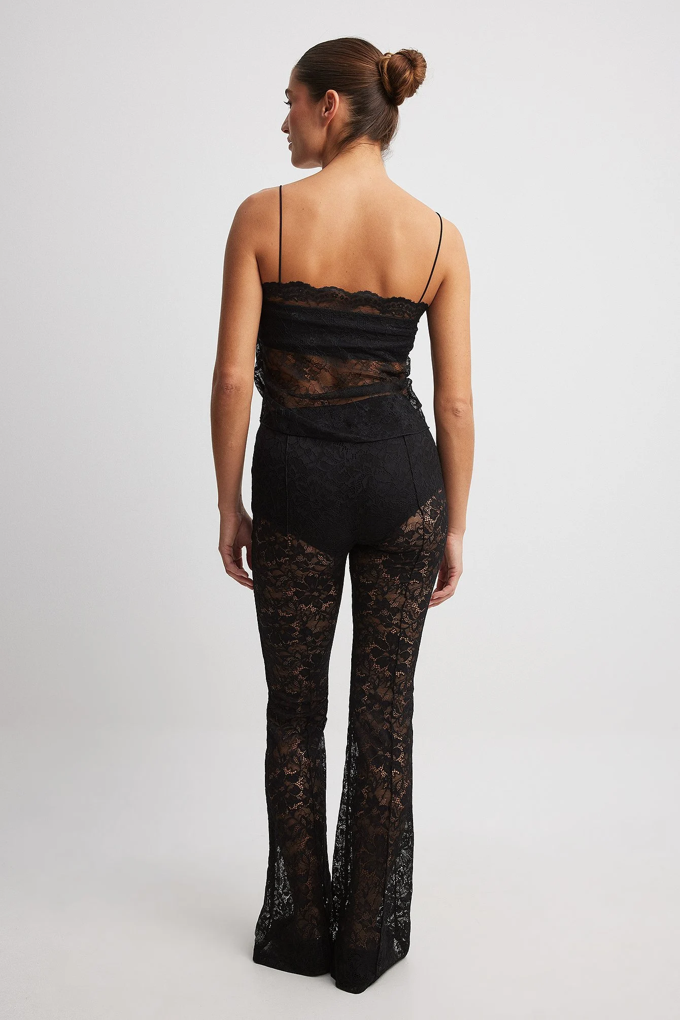 Ausgestellte Hose mit Spitze und mittlerer Taille