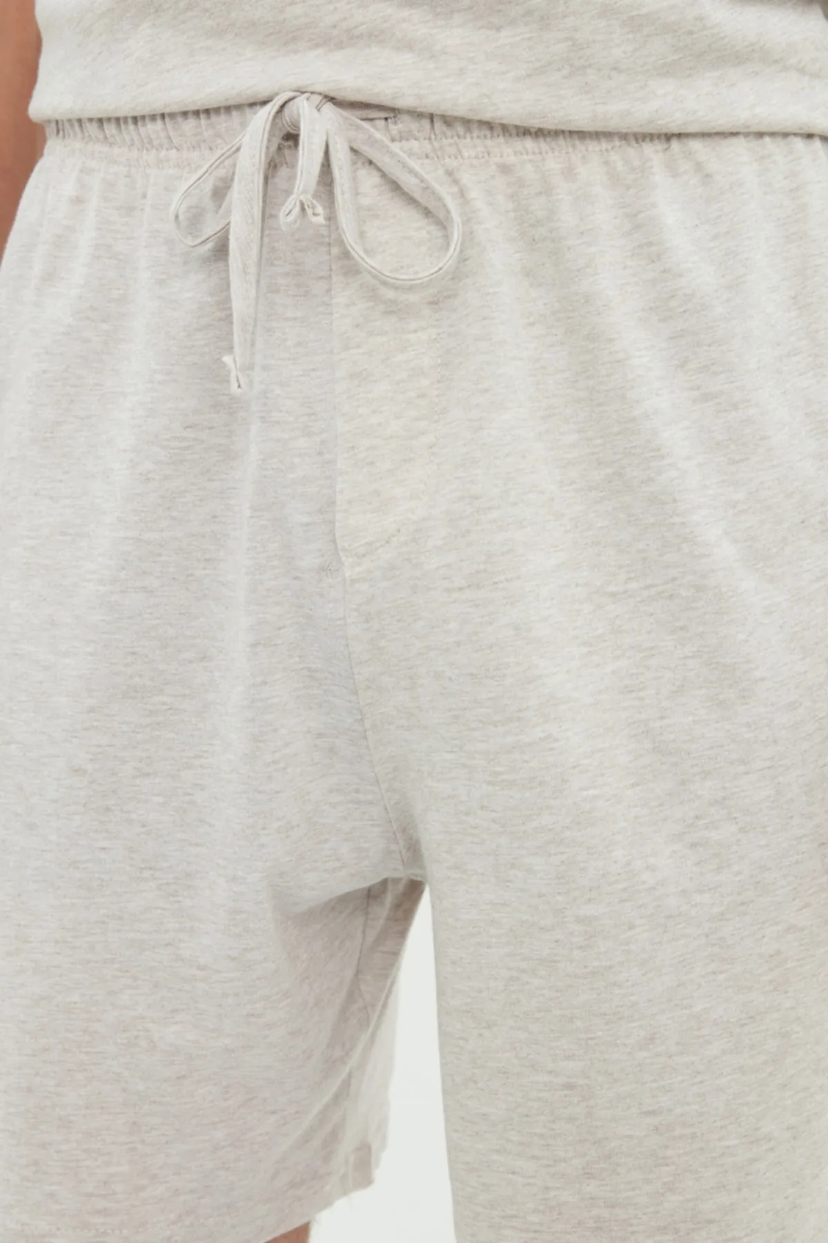Trendyol Collection  Graues gestricktes Unisex-Pyjama-Set mit T-Shirt-Shorts und Slogan-Aufdruck aus 100 % Baumwolle THMSS22PT0694