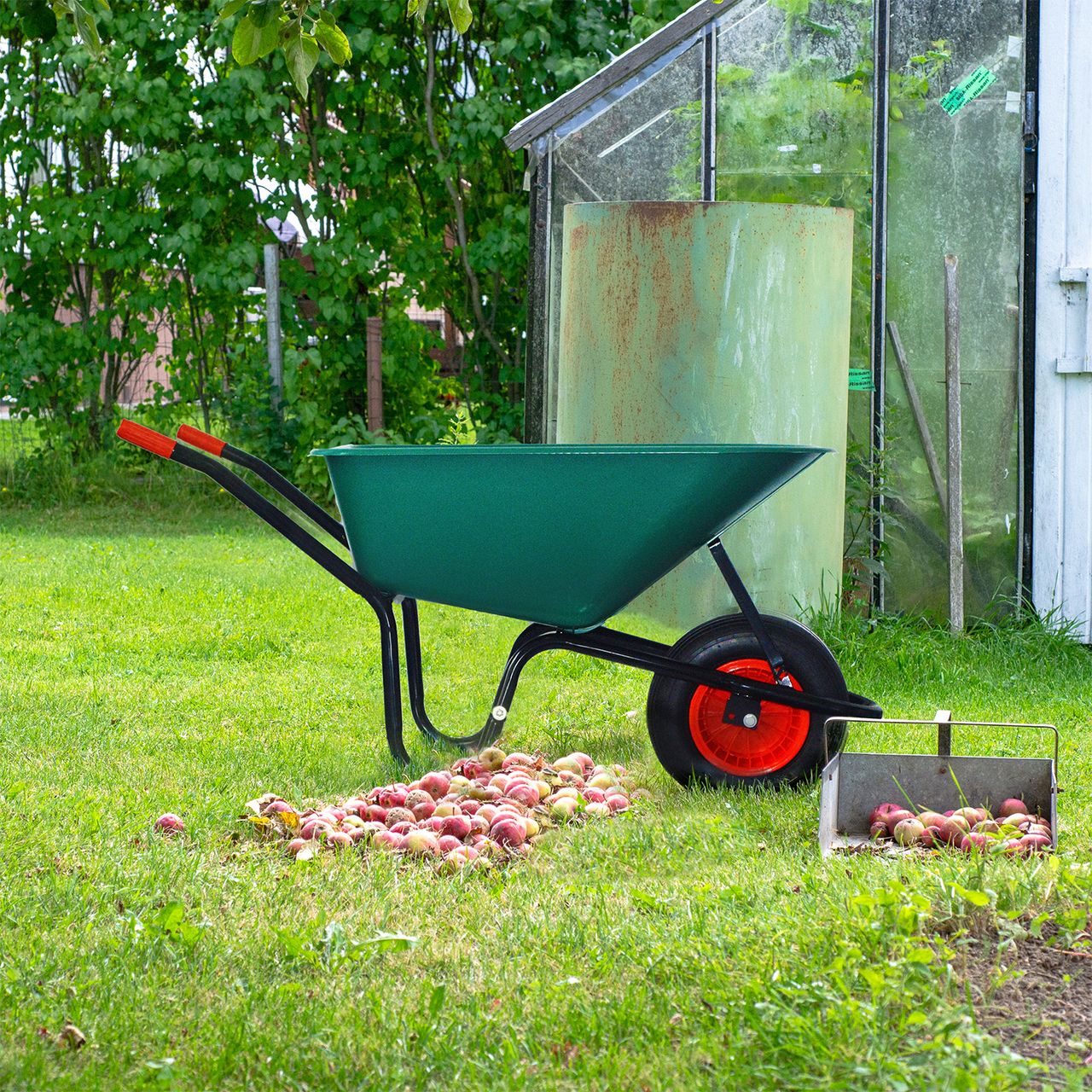 TroniTechnik GARMIO® Schubkarre 85 Liter bis 150 kg Garten Bauschubkarre,Gummi-Luftreifen Felge - Kunststoff