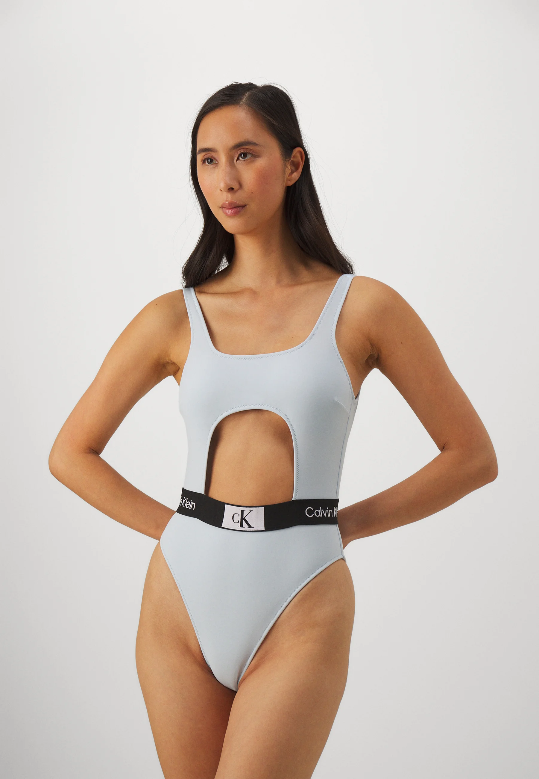 Traje de baño Calvin Klein CUT OUT - Traje de baño