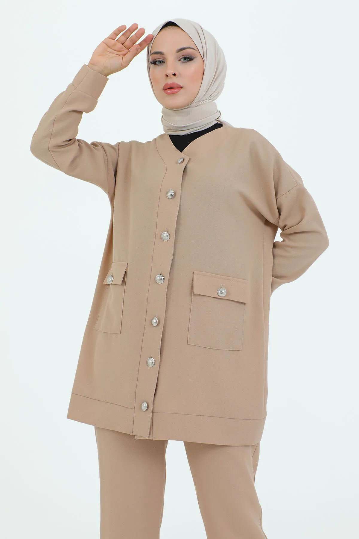 Tesettür Dünyası  V-Ausschnitt, geknöpfter Doppelanzug mit Taschen TSD231218 Beige