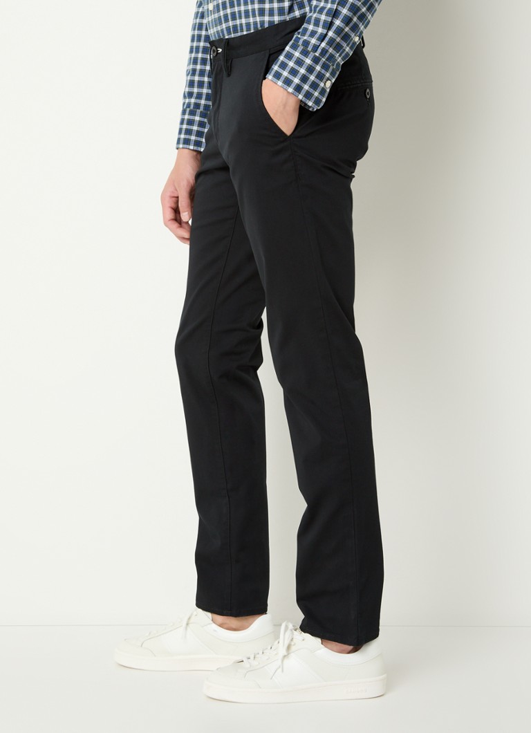 Pantaloni chino Gant slim fit, confecționați din amestec de bumbac organic, cu buzunare laterale.