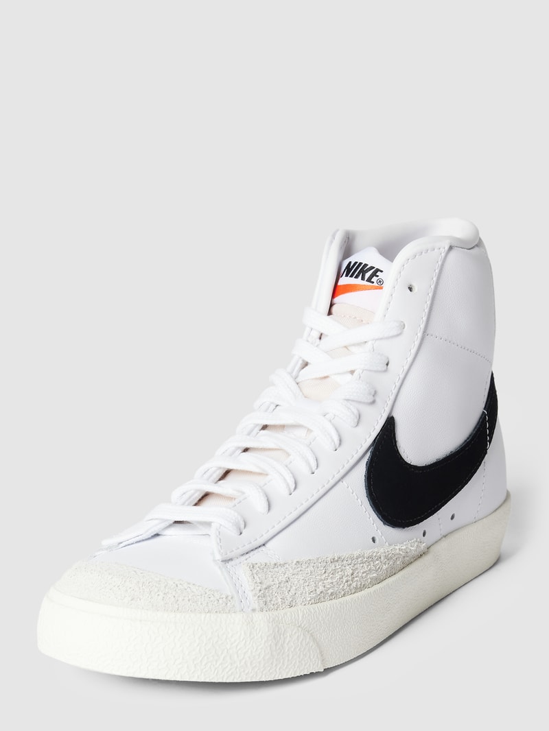 Sneaker mit Label-Details in offwhite