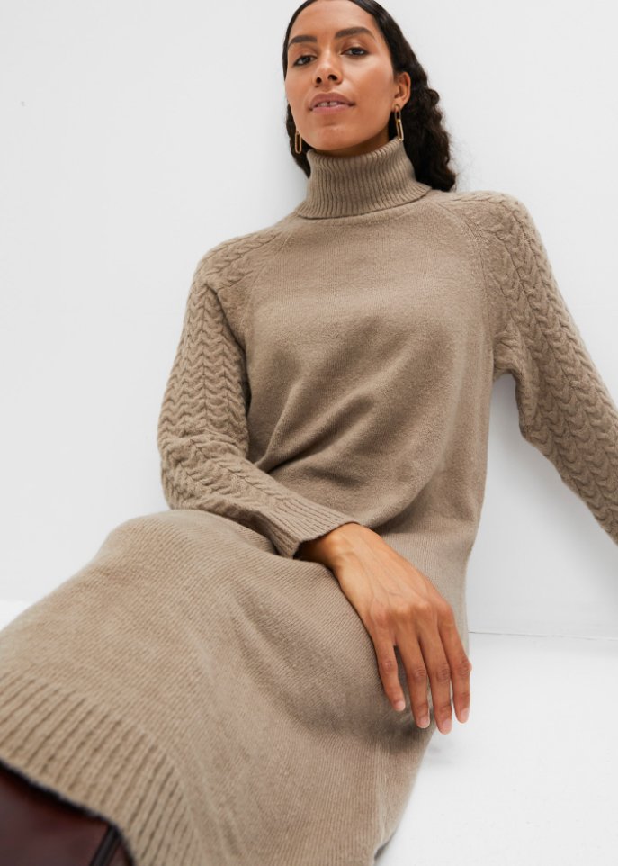 Strickkleid mit Zopfmuster am Ärmel