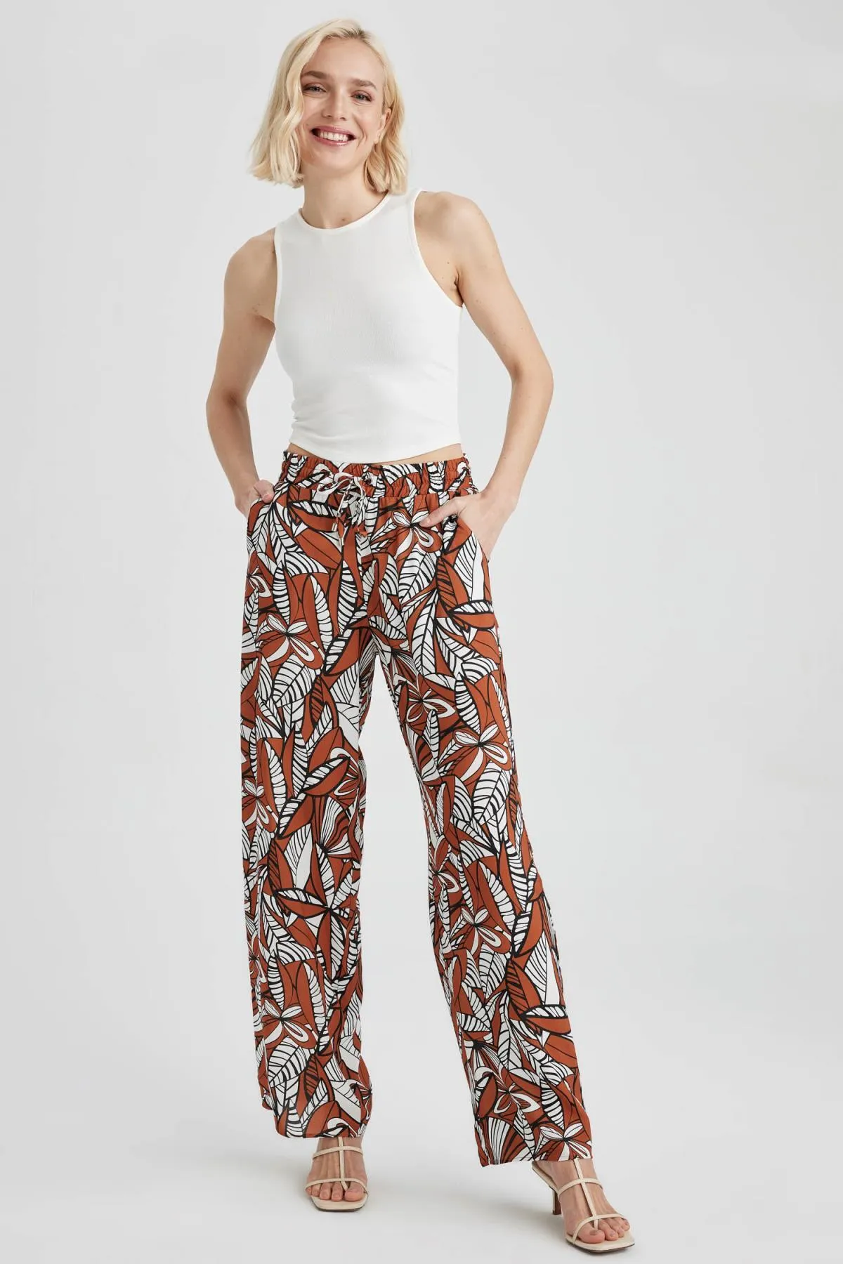 DeFacto  Gemusterte Viskosehose mit hoher Taille und weitem Bein und Tasche J8739az23sm