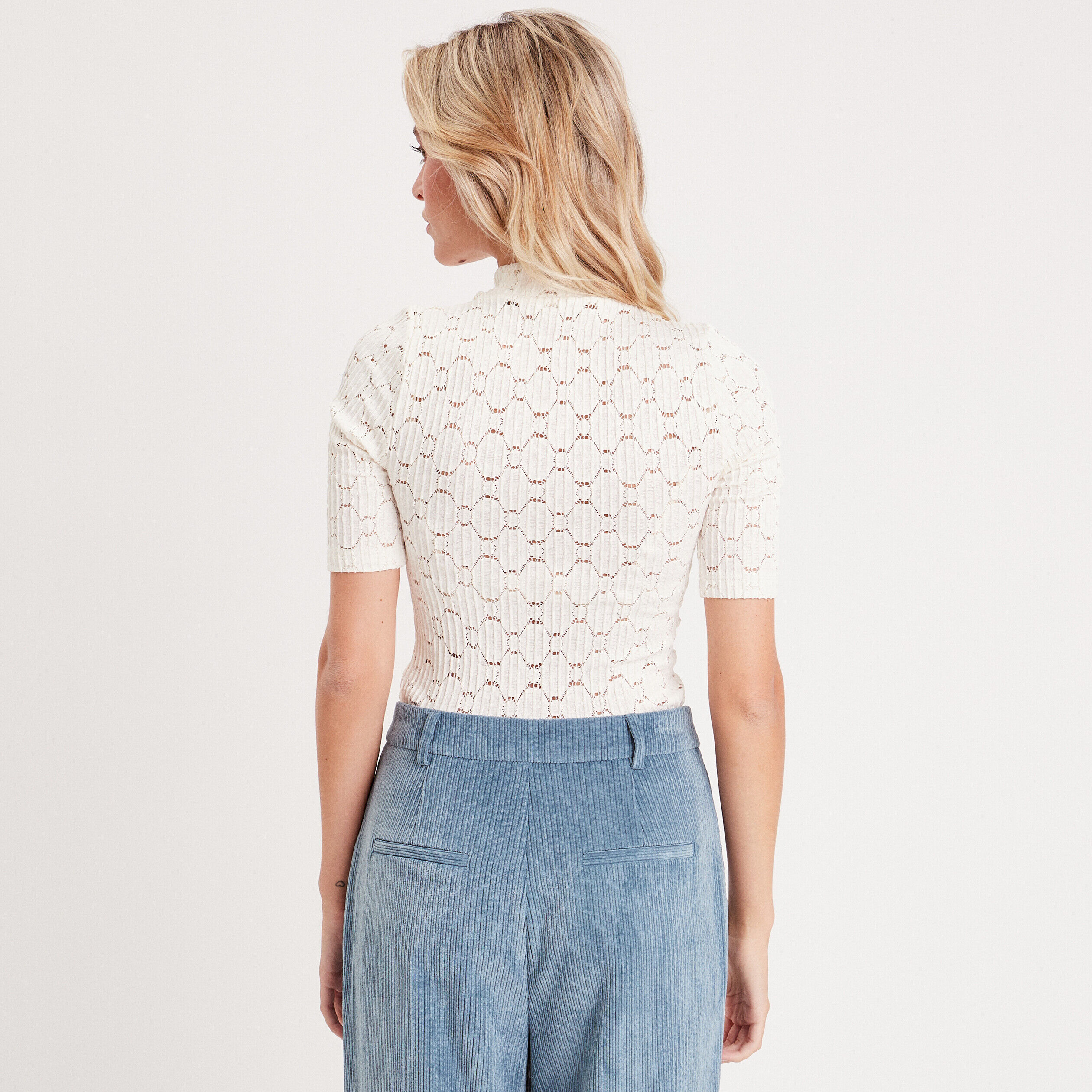 T-shirt ajouré col montant ecru femme | Cache Cache