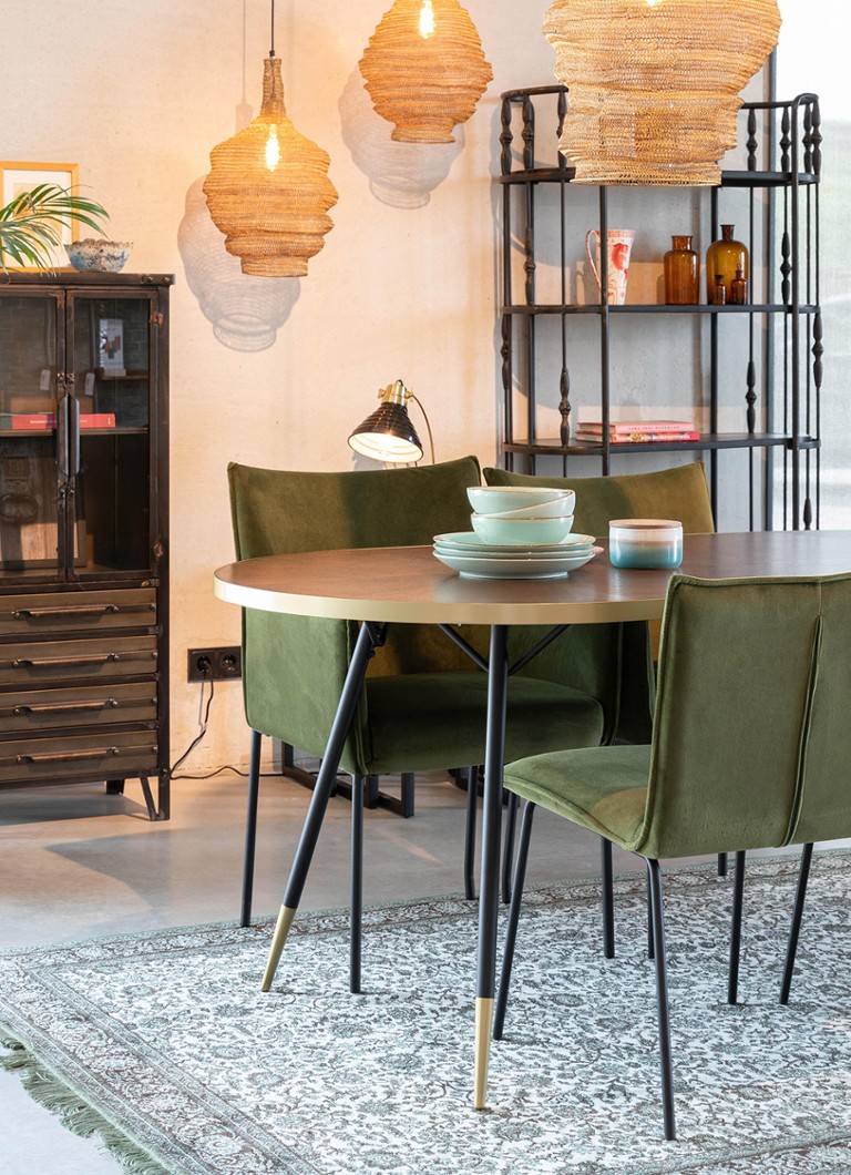 Mesa oval Huntly da Livingstone Design