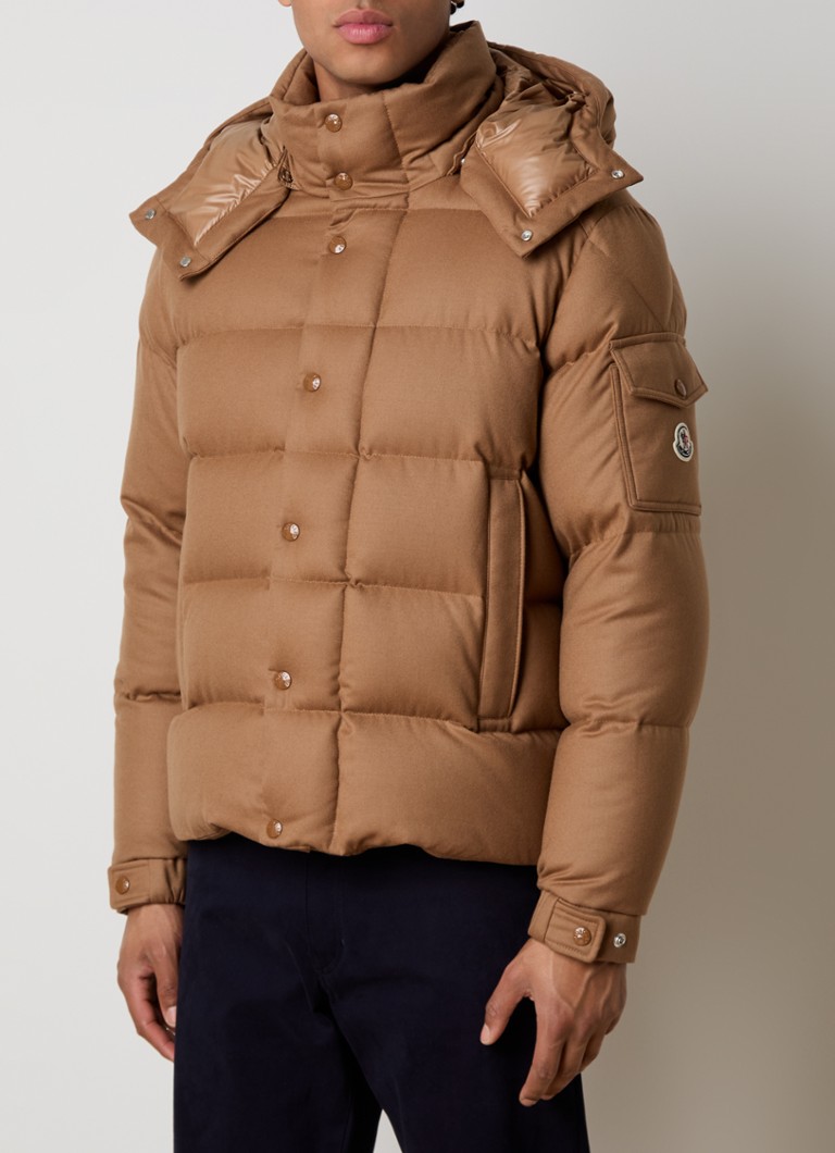 Moncler Vezere dūnu jaka, kas izgatavota no neapstrādātas vilnas ar dūnu pildījumu