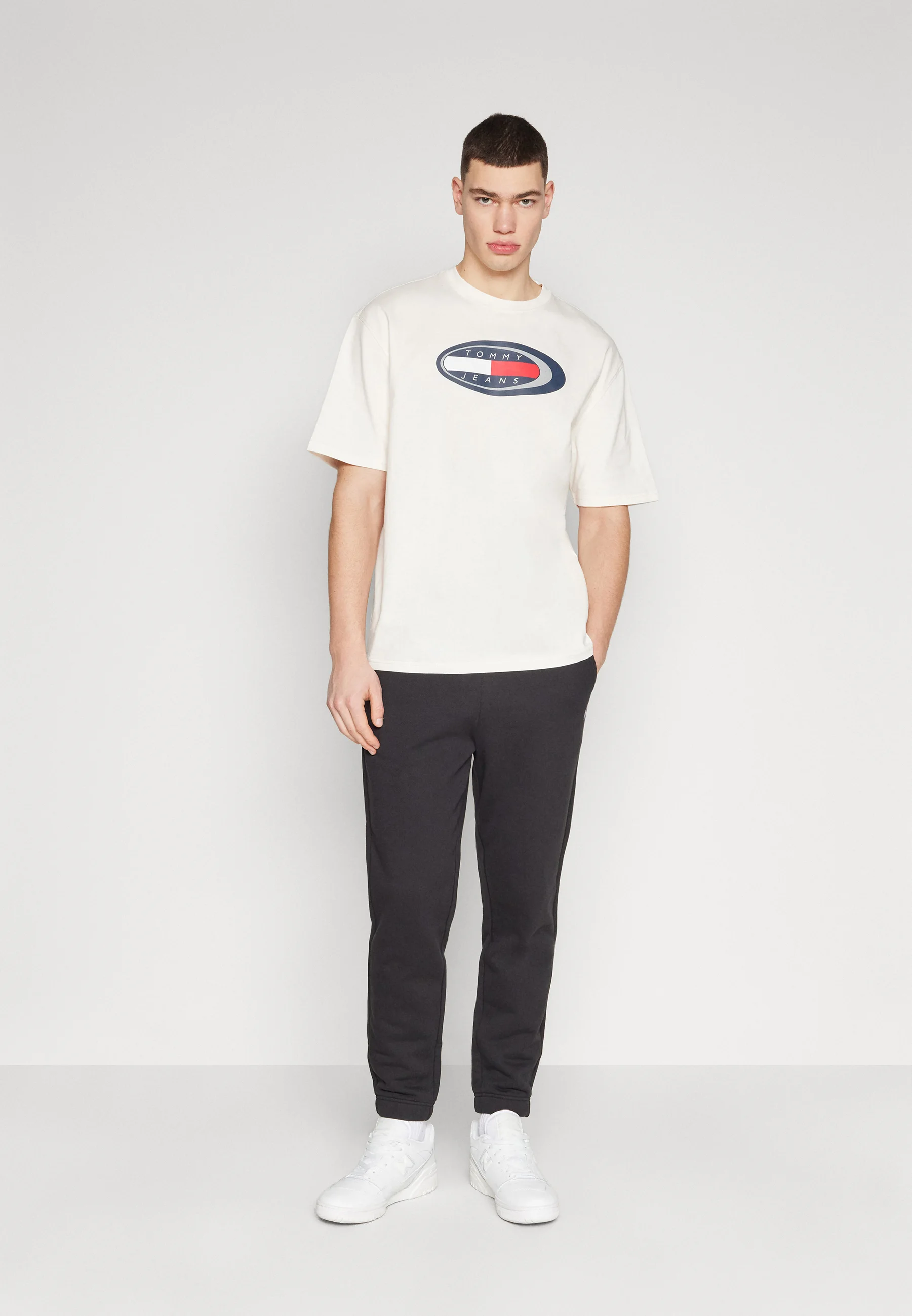 Pantalones deportivos Tommy Jeans BADGE JOGGER