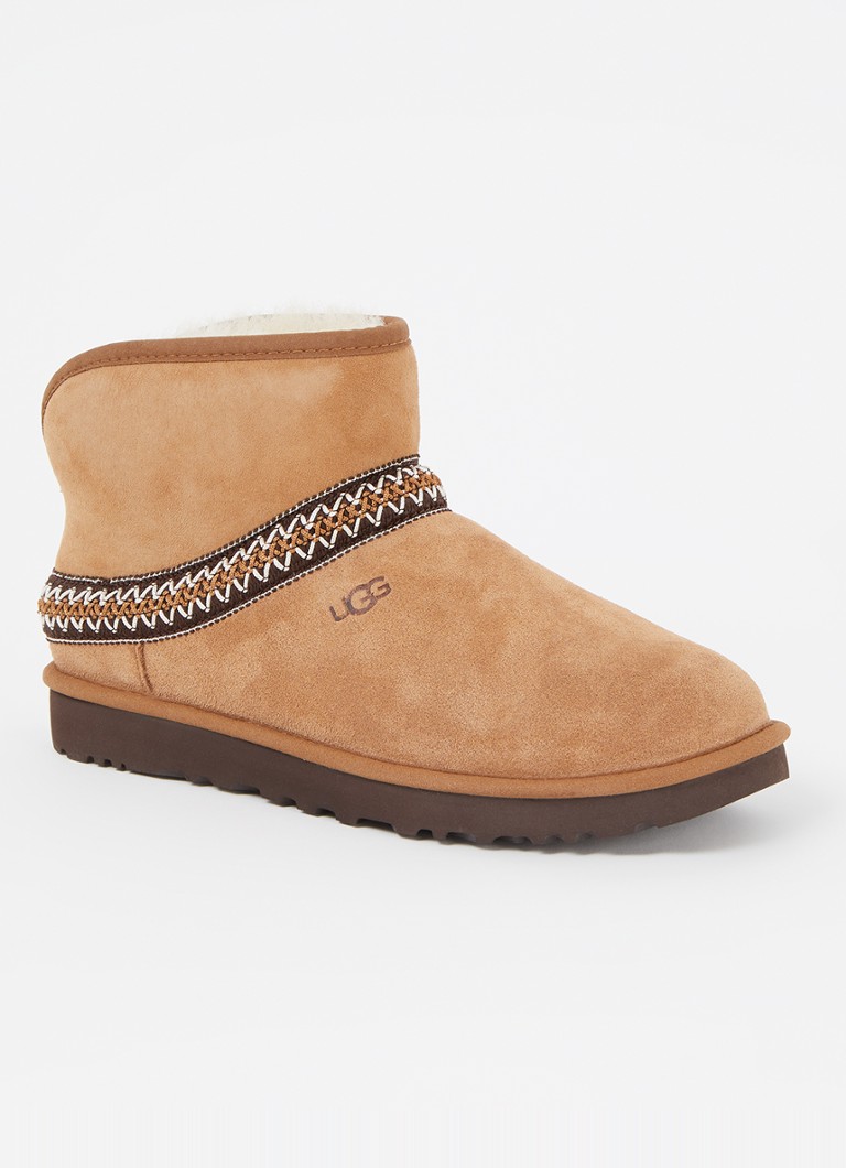 Ghete UGG Classic Mini Crescent din piele întoarsă