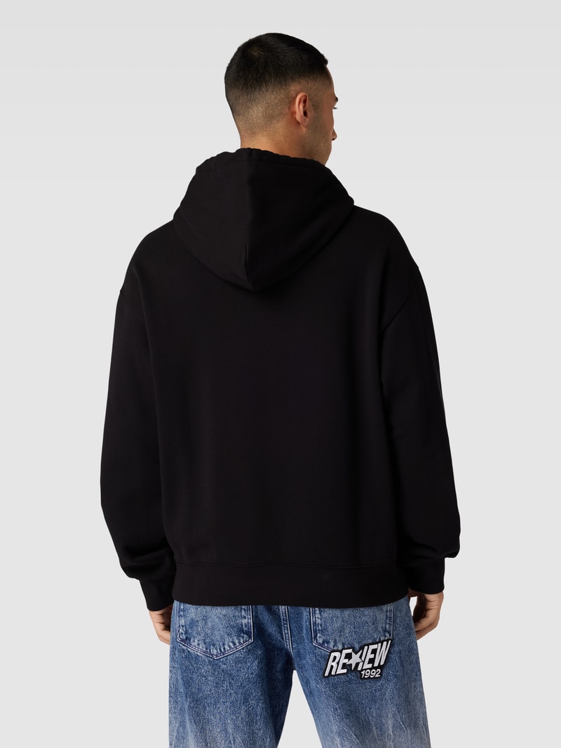 Hoodie mit Patch Modell 'HEART PATCH' in schwarz