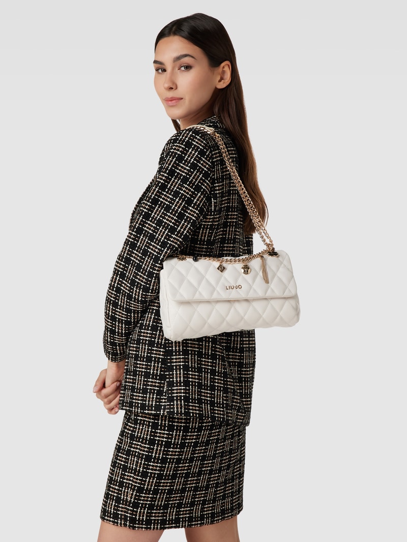 Shopper mit Label-Detail in kirschrot