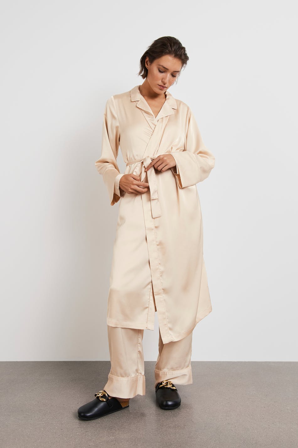 Nicole satin robe