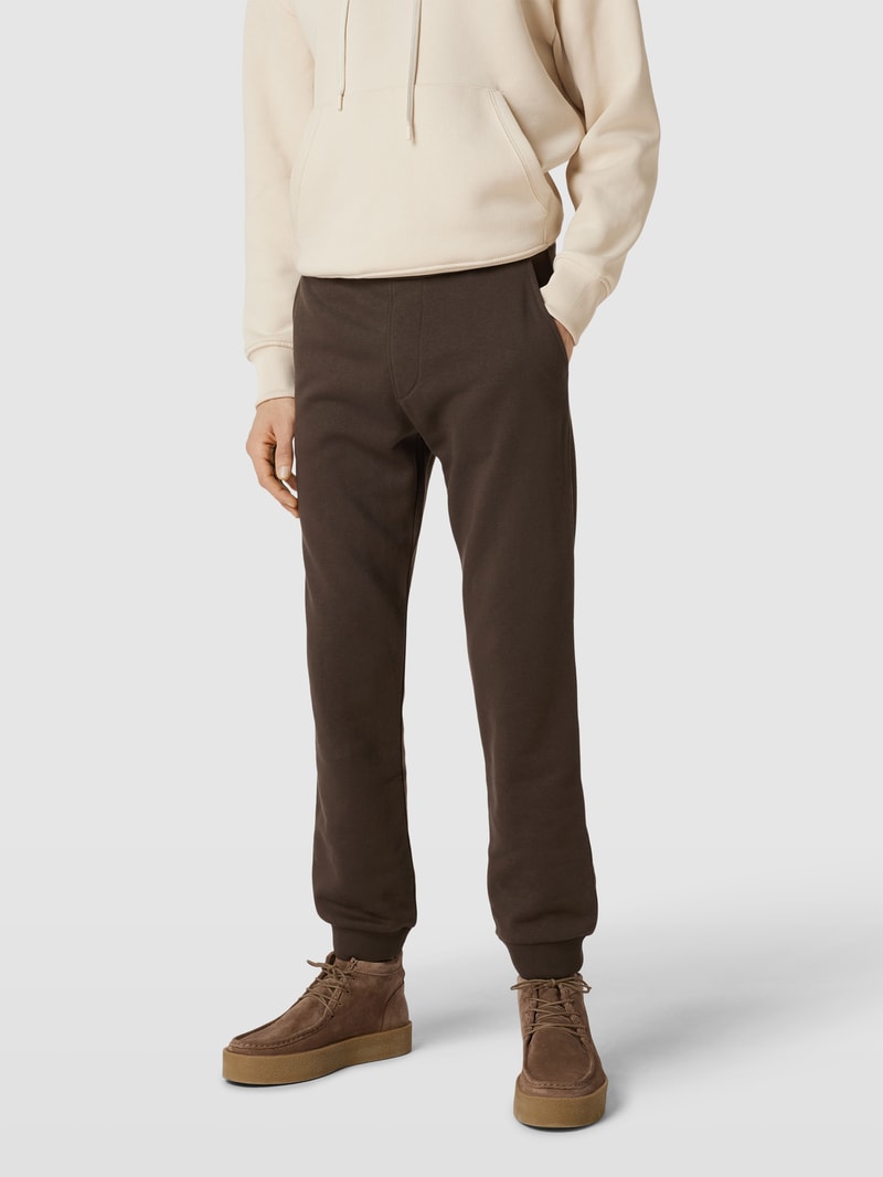 Sweatpants mit Eingrifftaschen in dunkelbraun