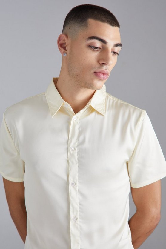 Kurzärmliges Muscle-Fit Hemd aus Satin