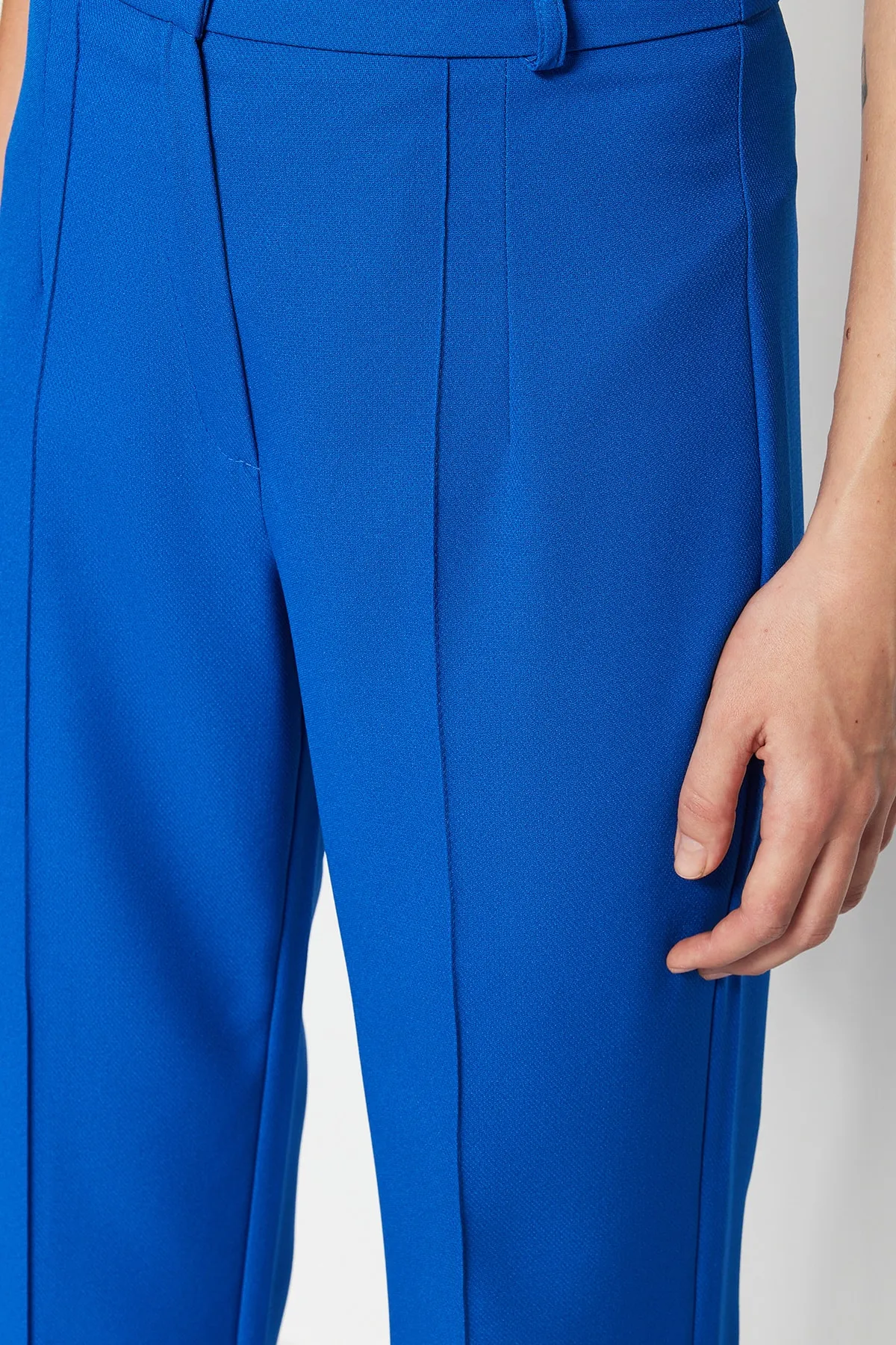 Trendyol Collection  Saks gerade/gerade geschnittene, gewebte Hose mit hoher Taille und gerippten Nähten TWOSS21PL0093