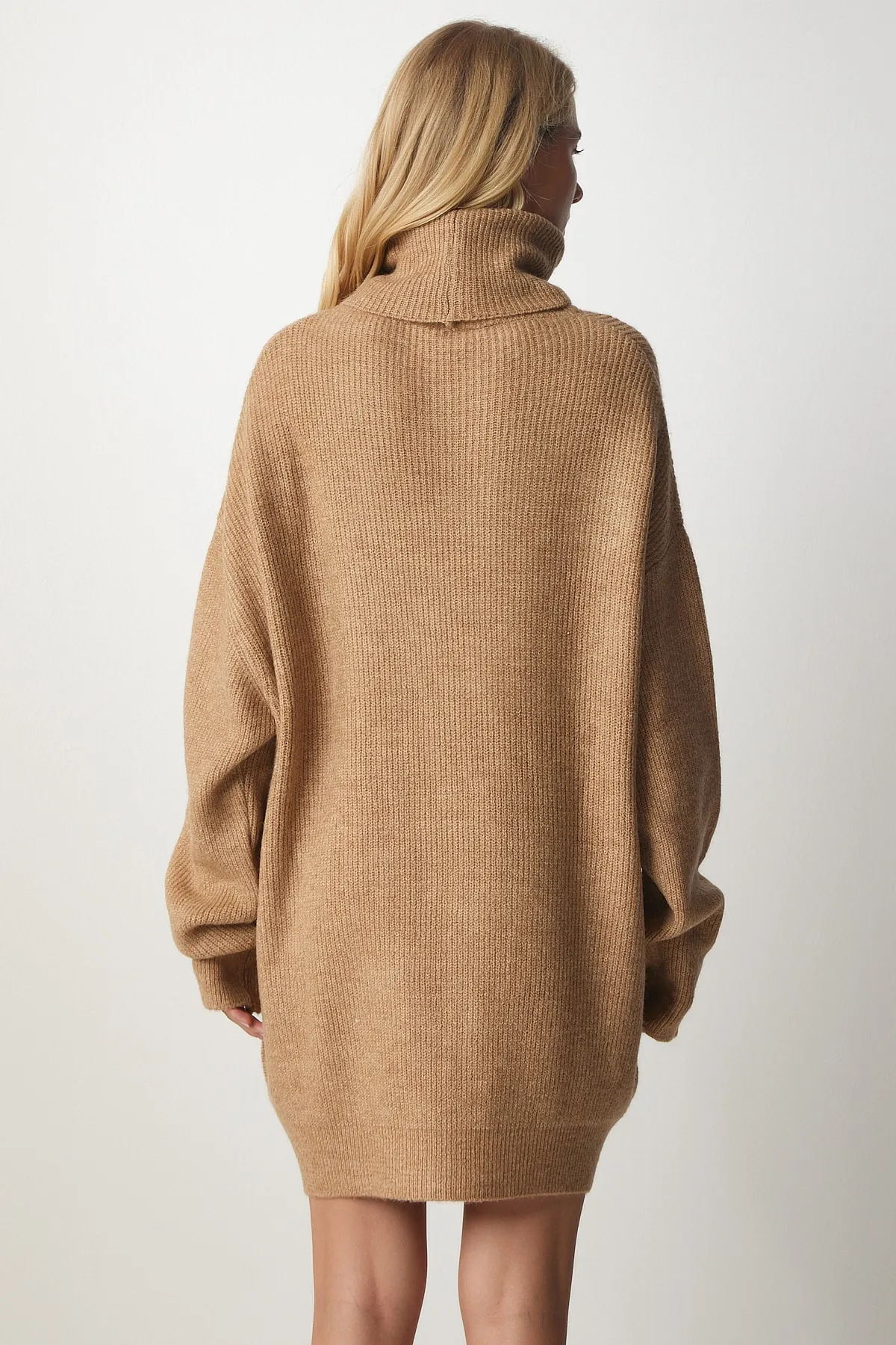 Happiness İstanbul  Langer Rollkragenpullover für Damen in Keksoptik, MX00107