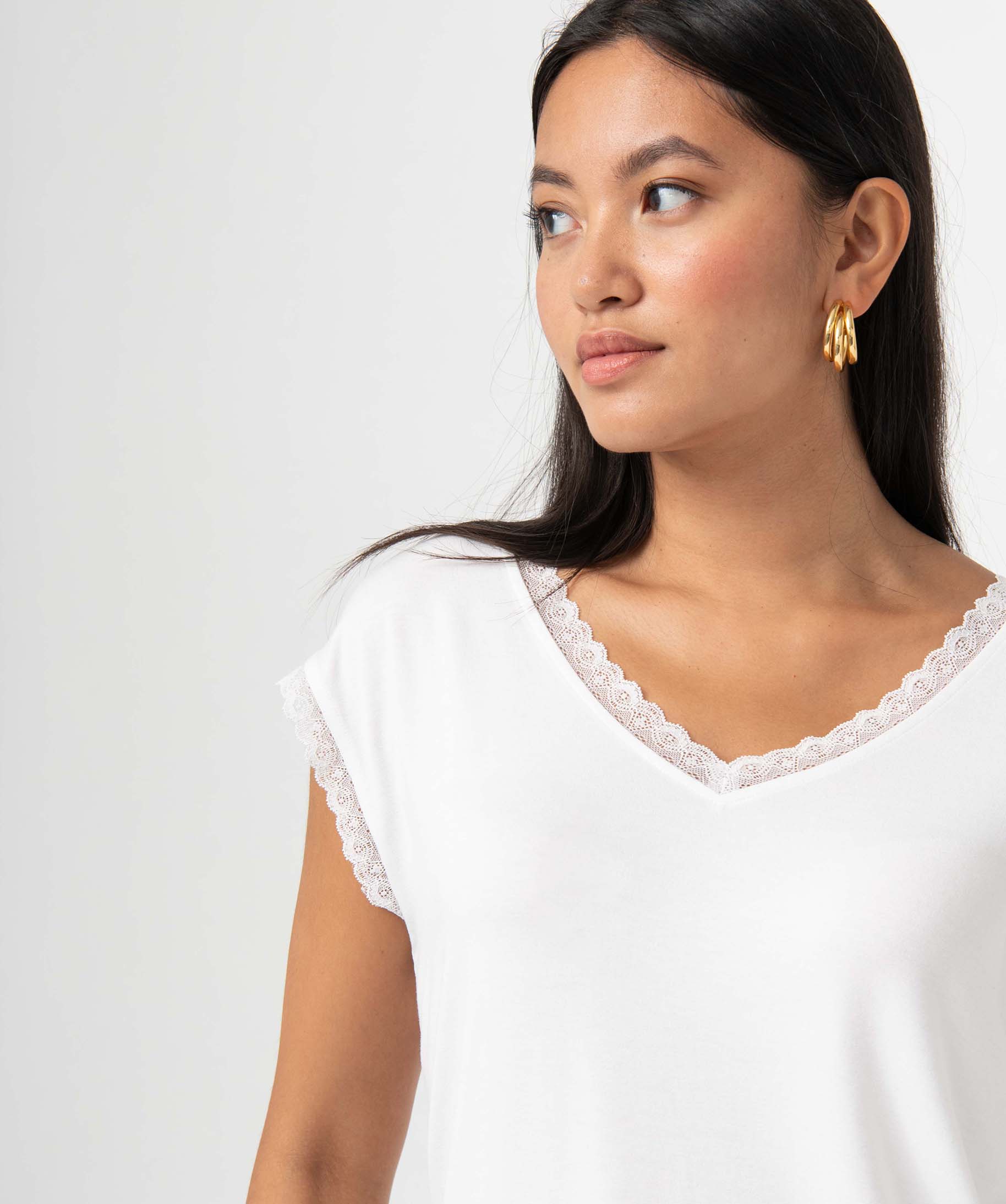 Tee-shirt femme à manches courtes avec col V en dentelle ecru | GEMO