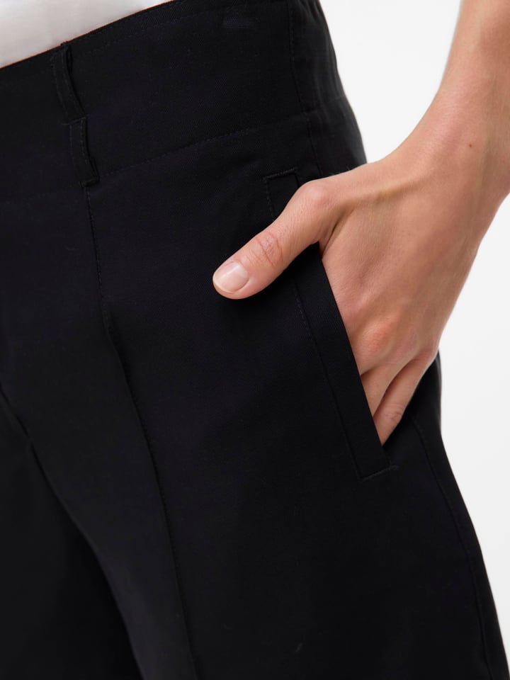Vero Moda Shorts in Black günstig kaufen
